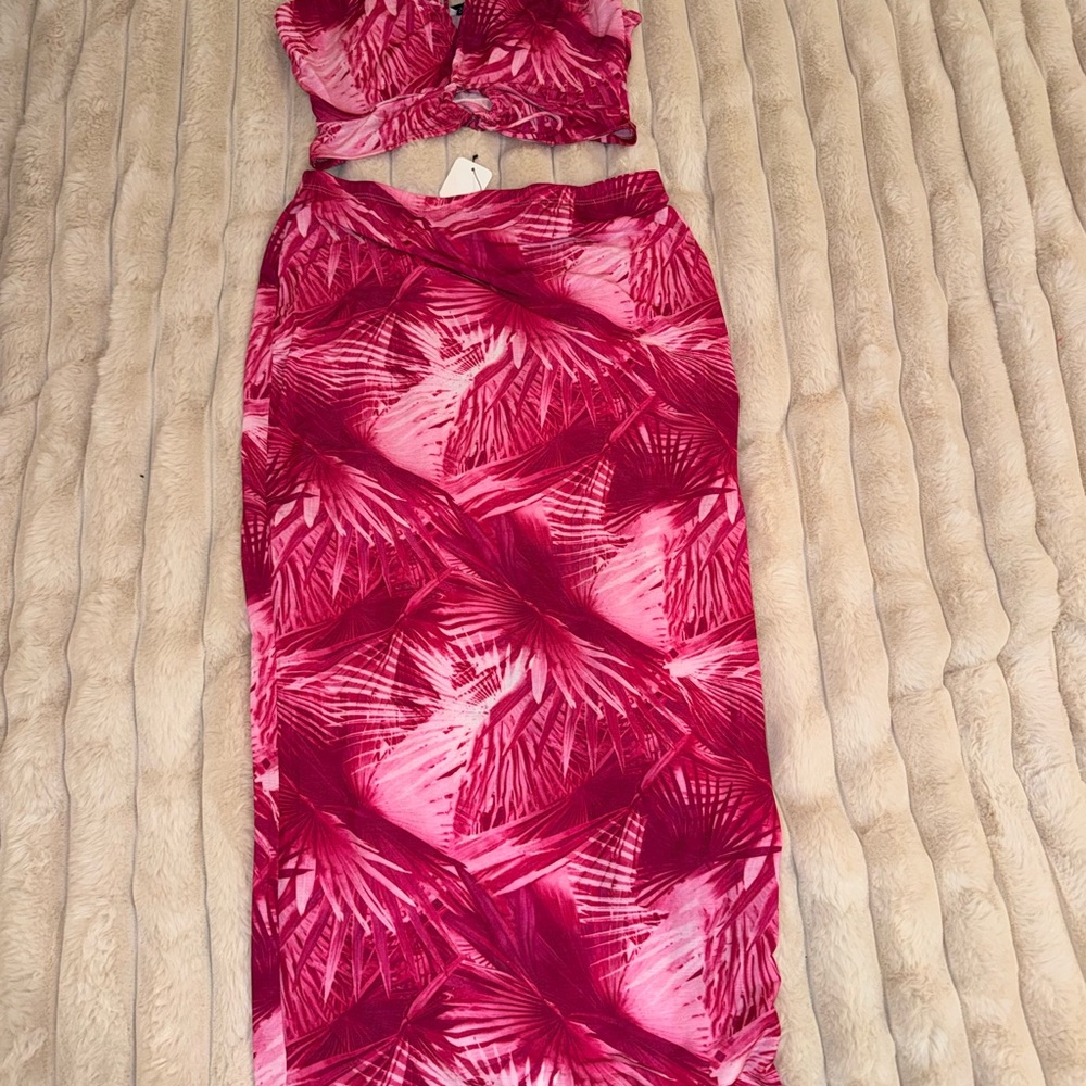 Fashion Nova Fuchsia Leaf Print Set